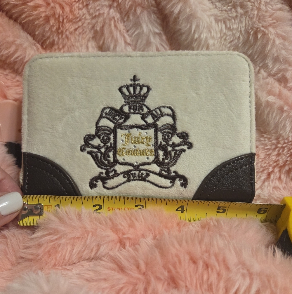 BNWT Juicy Couture White Wallet with Brown Trim and Gold Embroidery